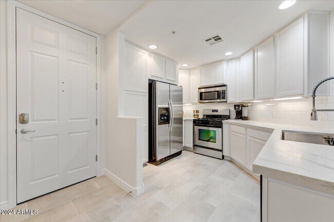 Building Photo - 5350 E Deer Valley Dr