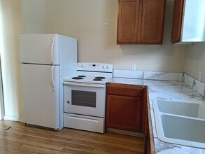Building Photo - 1402 W Meinecke Ave