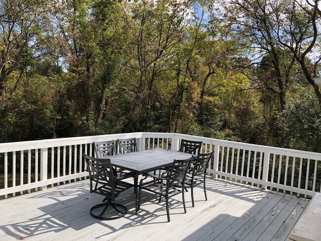 Foto del edificio - Small Quiet Street in Newburg