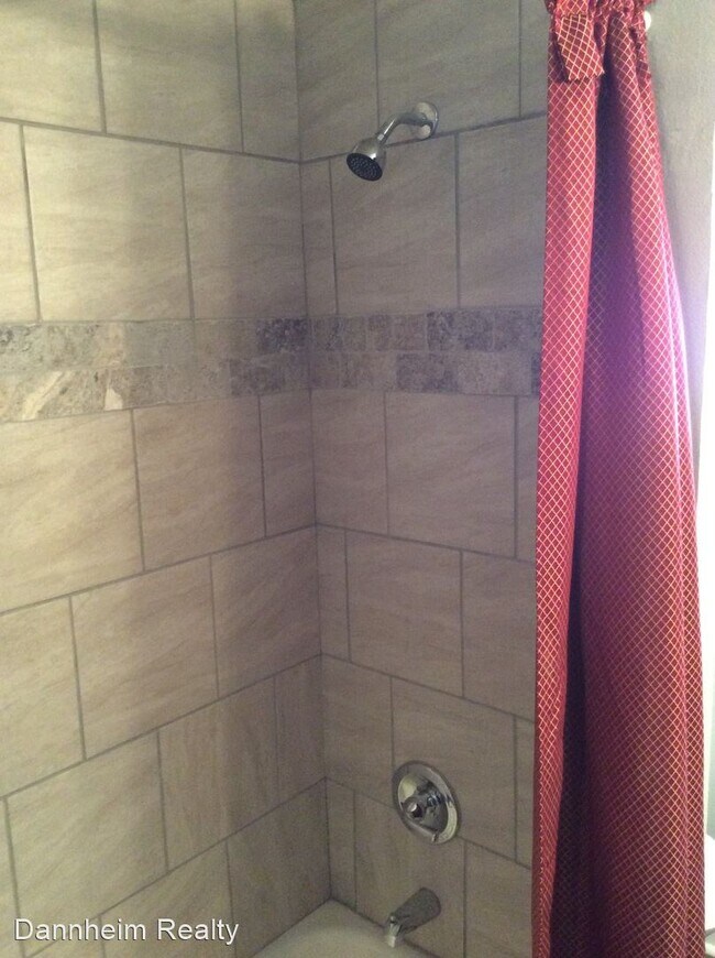 Foto del edificio - 3 br, 2 bath House - 2828 66th St