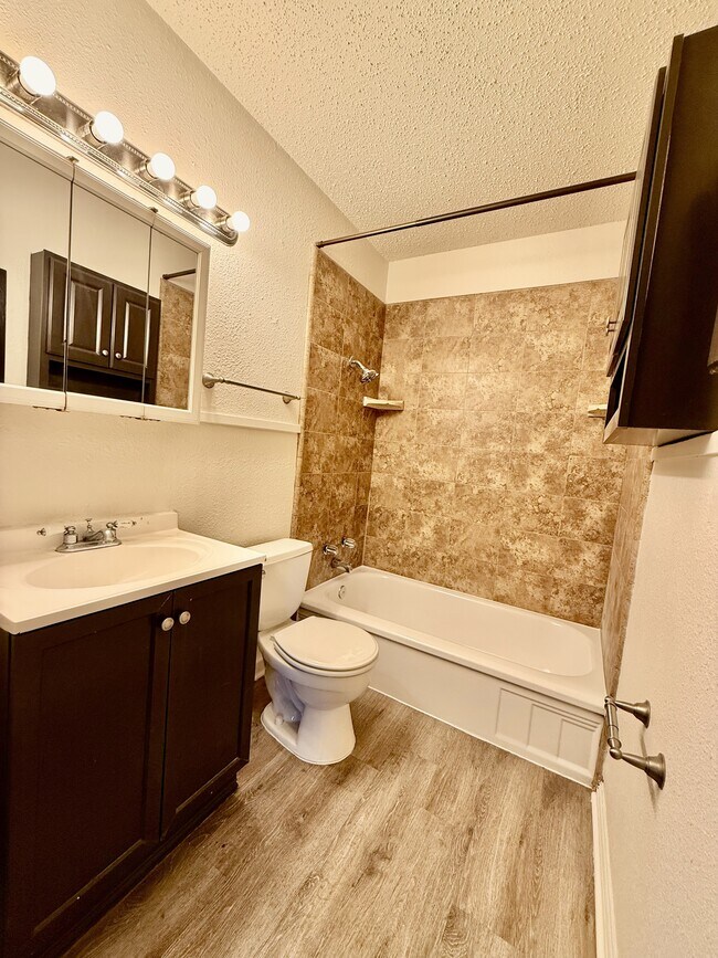 Foto del edificio - 4709 Penrose Ave