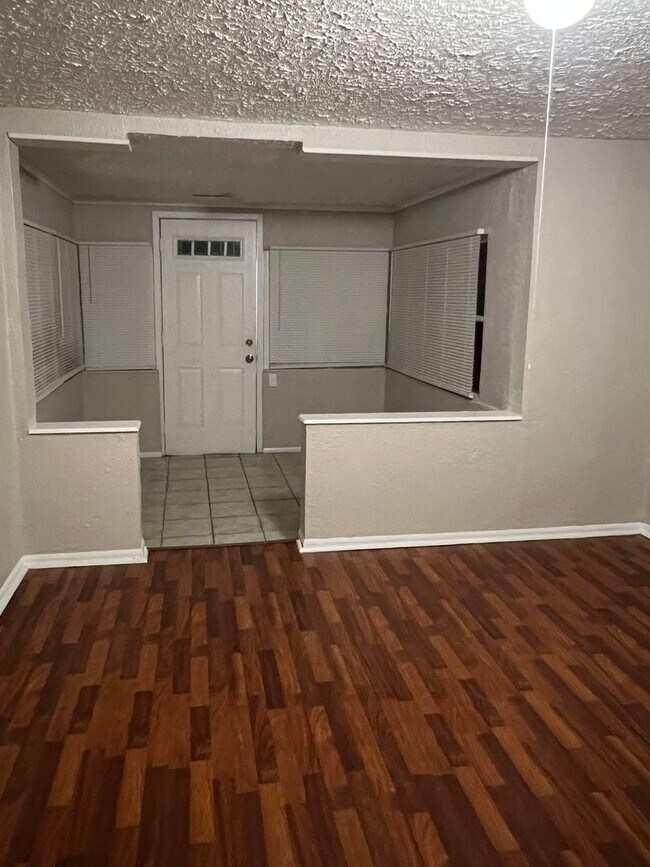 Foto del edificio - 6128 E 11th St