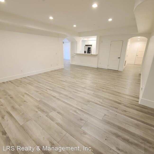 Building Photo - 2 br, 2.5 bath House - 1861 Veteran Ave. #101