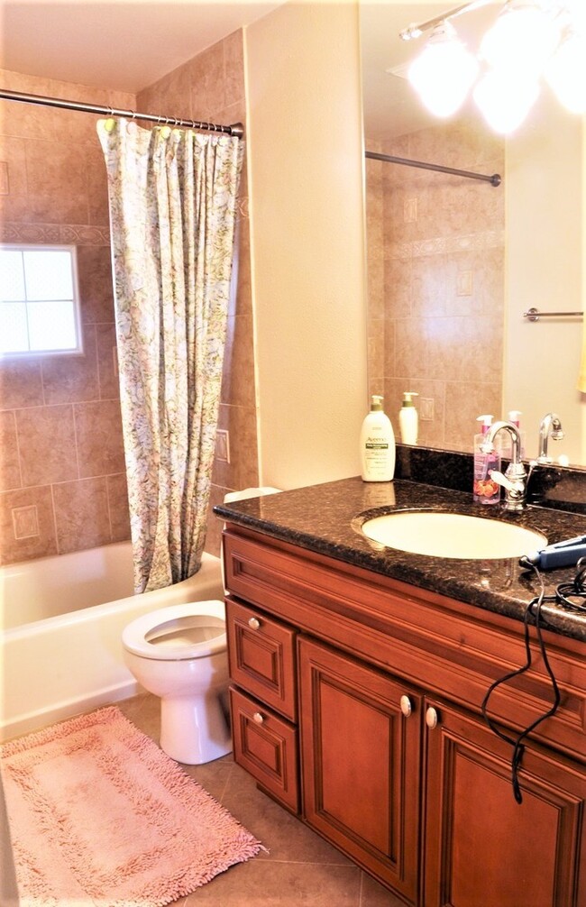 Foto del edificio - Gorgeous well maintained 4 bed house avail...