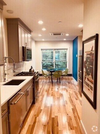 Building Photo - 3 Castle Ct