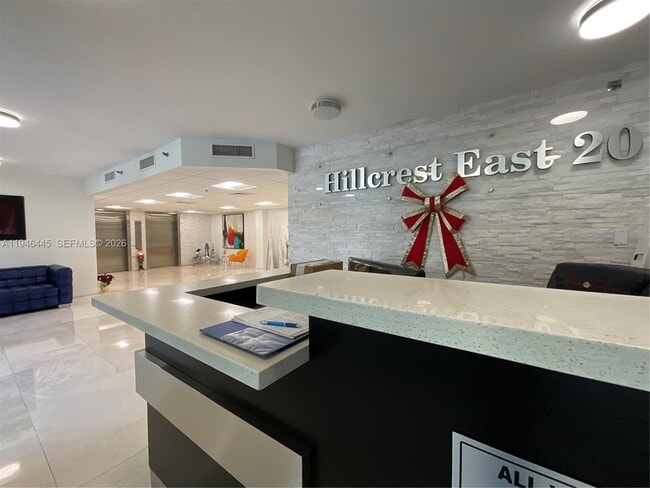 Foto del edificio - 919 Hillcrest Dr