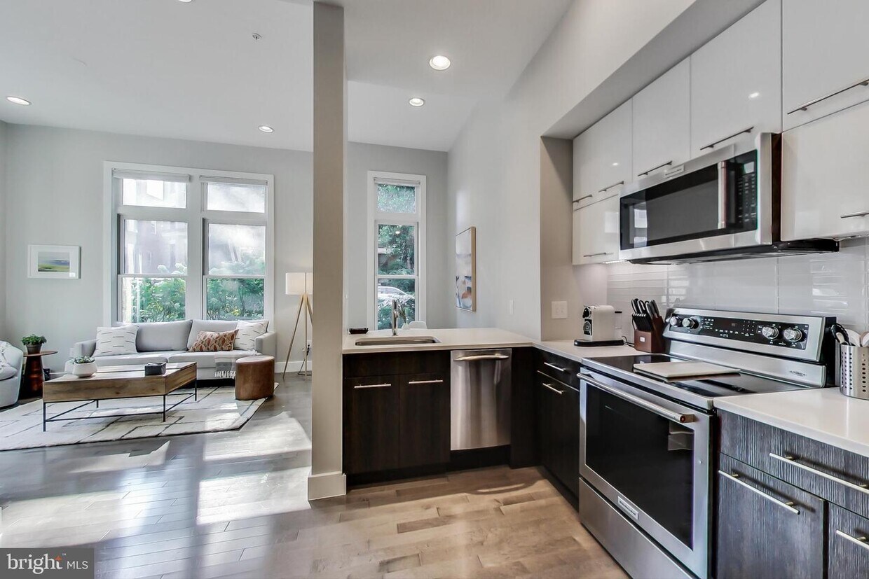 Foto principal - 1767 Lanier Pl NW