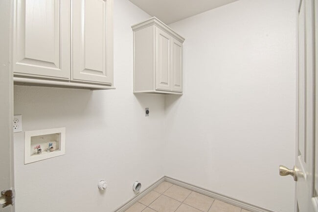 Building Photo - 959 E Mountain St