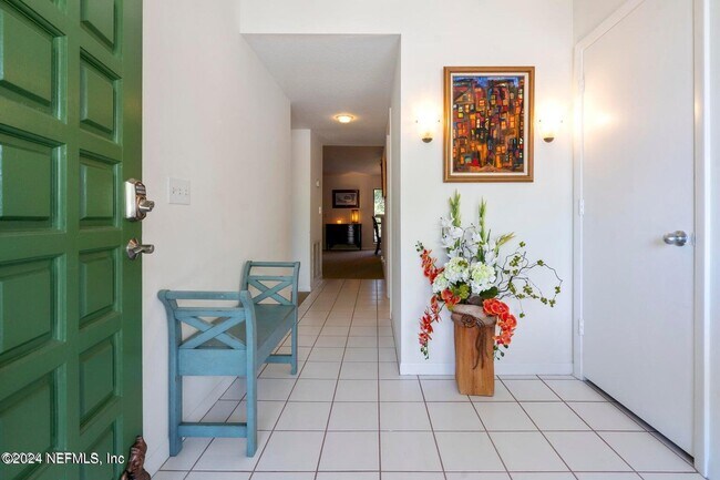 Foto del edificio - 8012 Hollyridge Rd