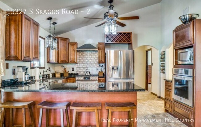 Foto del edificio - One of a kind! 4/2 lots of space!
