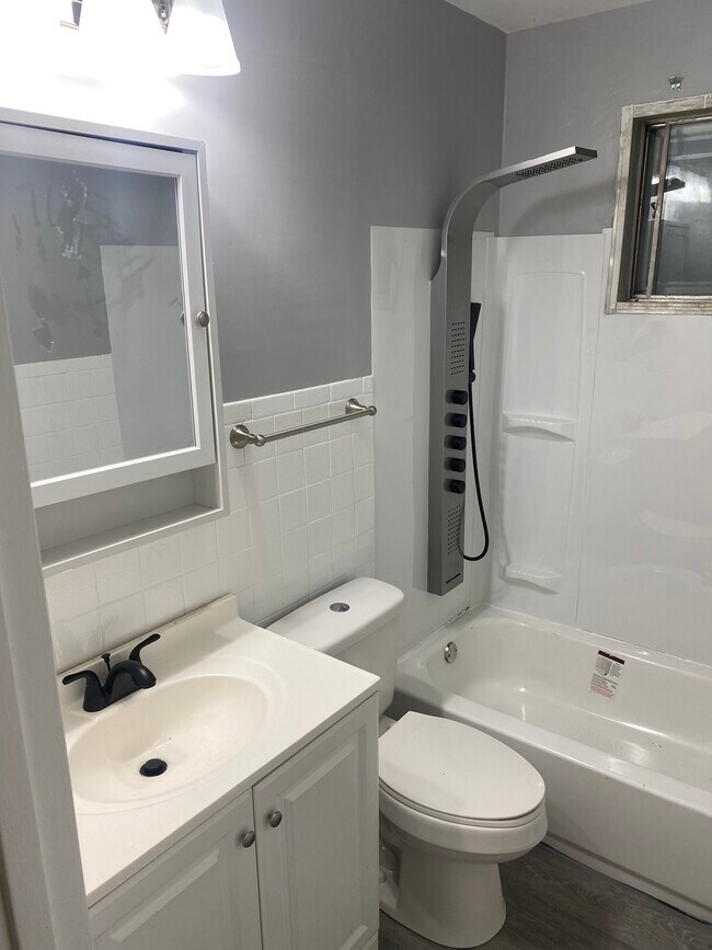 Baño - 5074 Fortman Dr