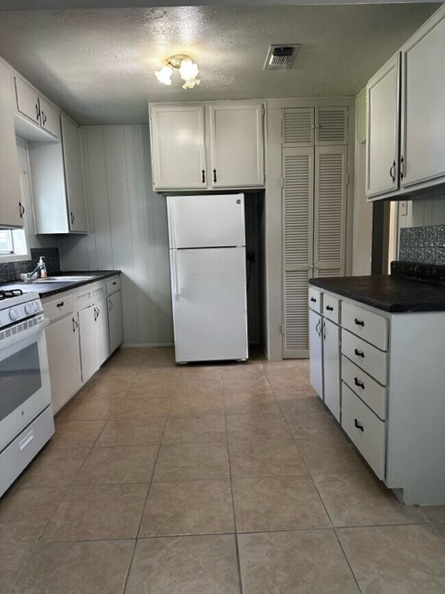 Foto del edificio - 402 Newton St