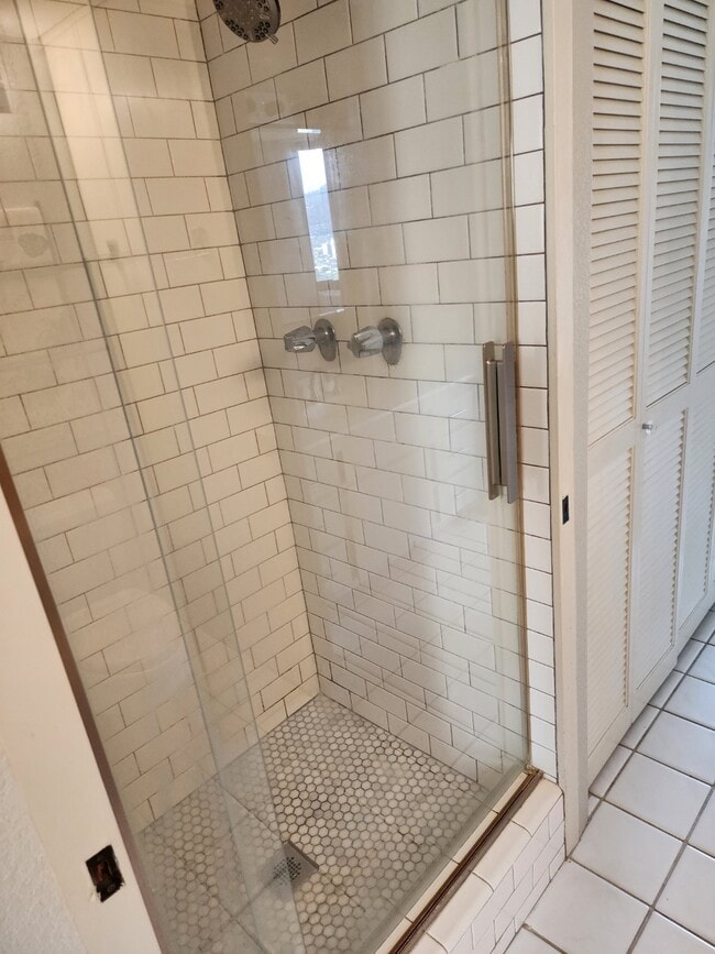 Foto del edificio - 320 Liliuokalani Ave