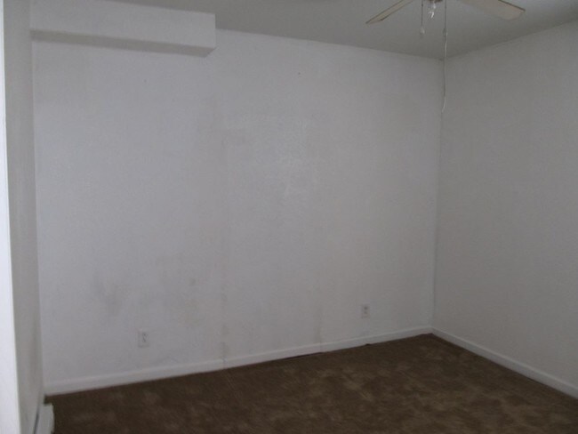 Building Photo - 704 N Willow Ave