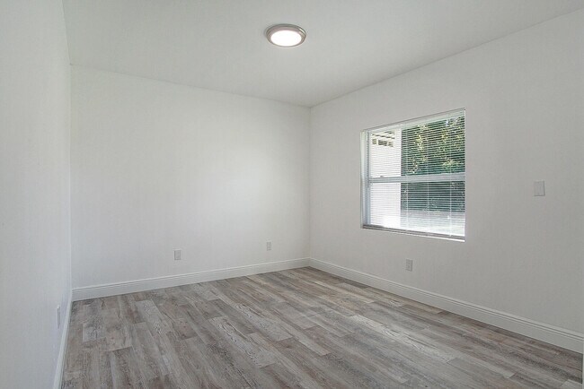 Foto del edificio - 2125 Jacobs Rd