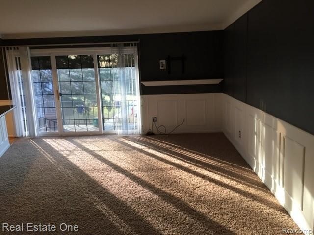 Building Photo - 484 N Fox Hills Dr