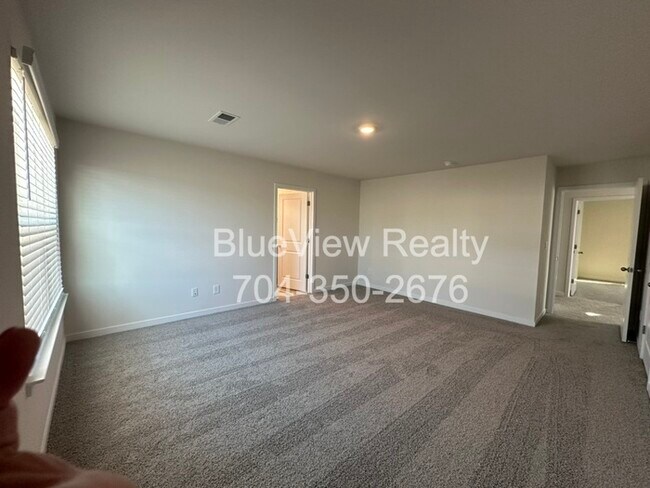 Foto del edificio - Brand new home 3 bed 2.5 bath 2 car garage in Steele Creek