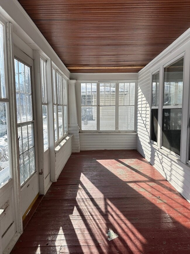 Building Photo - 805 Hawley St