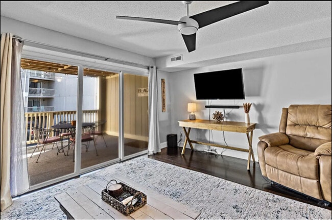 Building Photo - 1801 Canal Dr