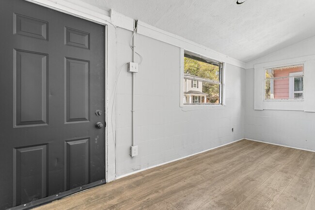 Foto del edificio - 1424 E 25th St