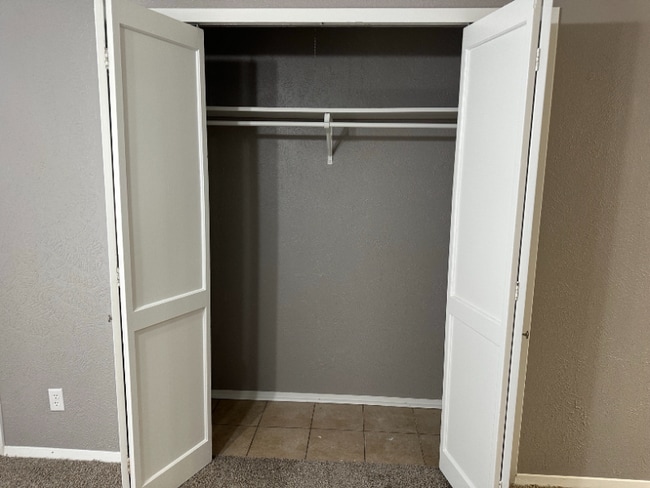 Foto del edificio - 2114 E Marshall Ave