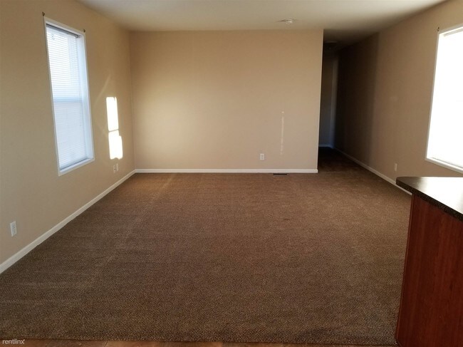 Building Photo - 3 br, 2 bath House - 1353 6th Ave SE