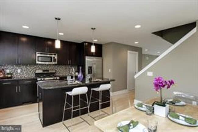 Photo - Manayunk Townhome with 2 Car Parking