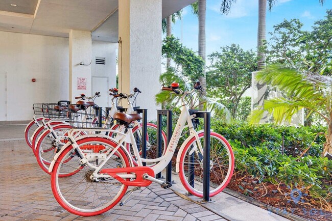 Foto del edificio - 2602 E Hallandale Beach Blvd