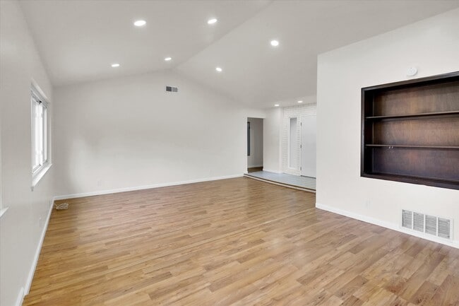 Building Photo - 8254 Mediterranean Way