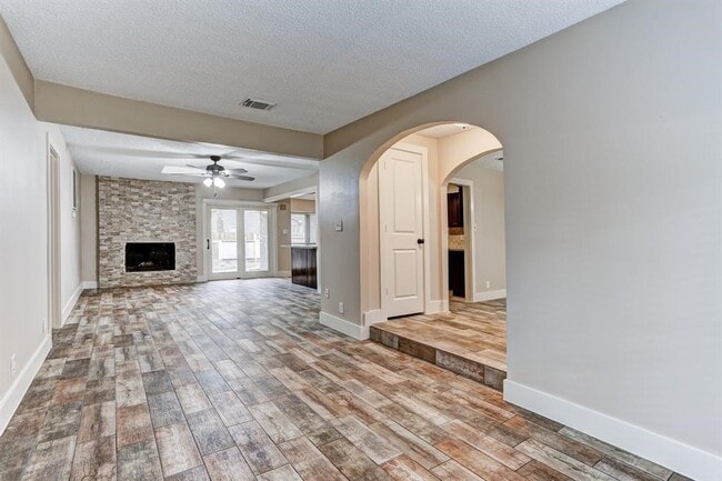 Foto del edificio - 1827 Riverwood Trail