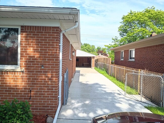 Building Photo - 9630 Garfield St