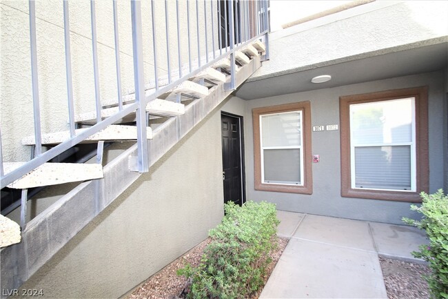 Building Photo - 555 E Silverado Ranch Blvd