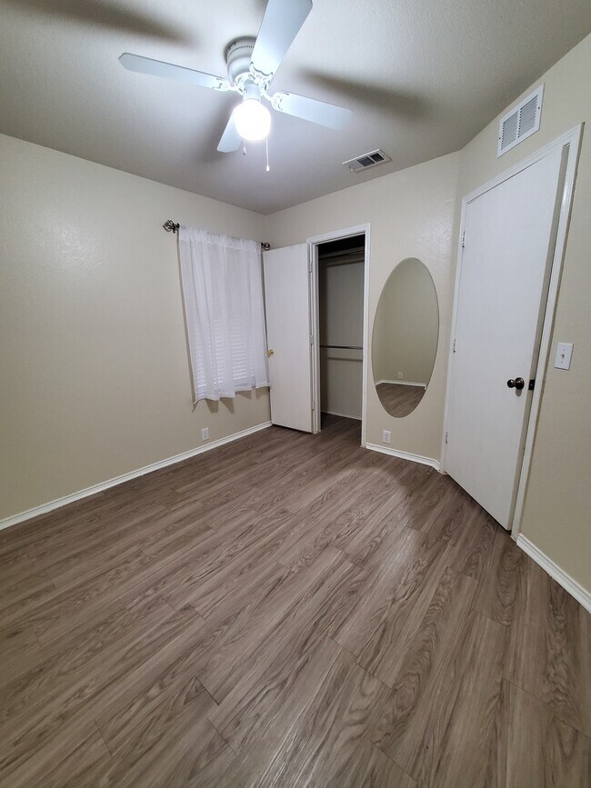 Unidad B - Dormitorio, foto 1 - 3609 Sonoma Dr