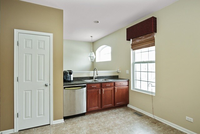 Building Photo - 272 Comstock Dr