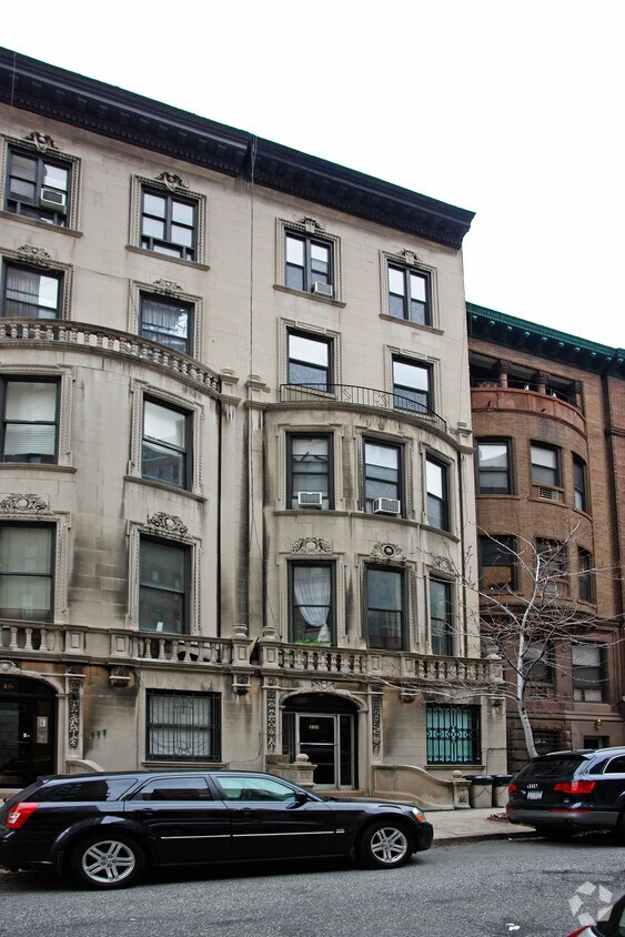 Building Photo - 333 W 76th St