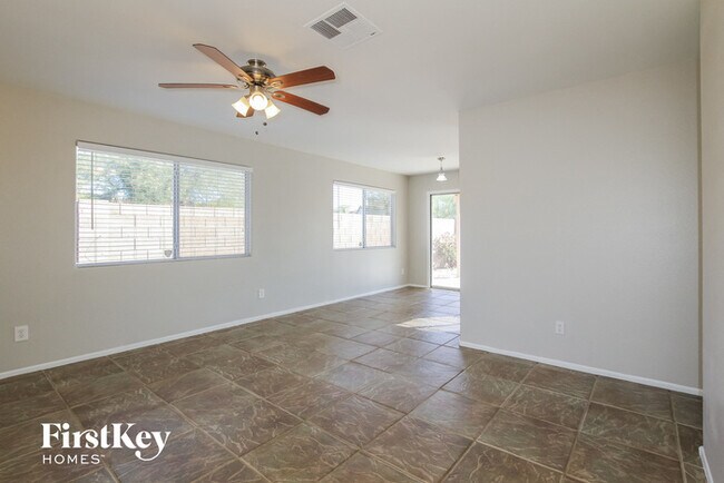 Building Photo - 2903 W Potter Dr