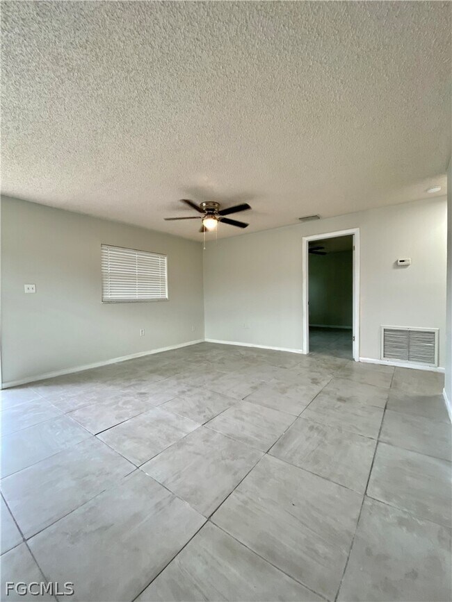 Foto del edificio - 1534 Oak Dr