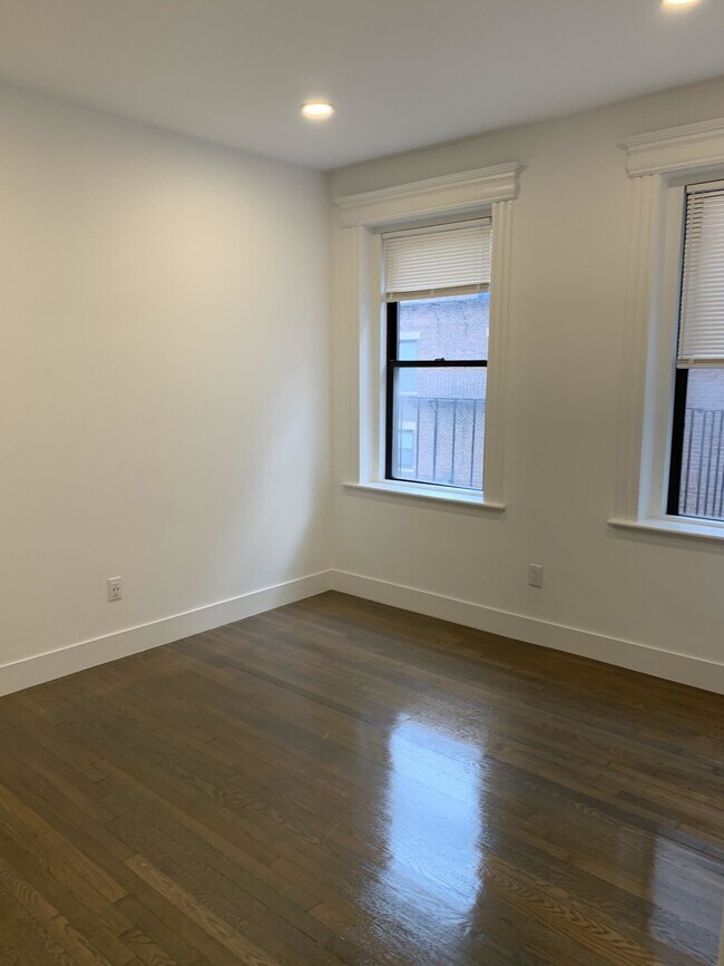 Building Photo - 111 Queensberry St
