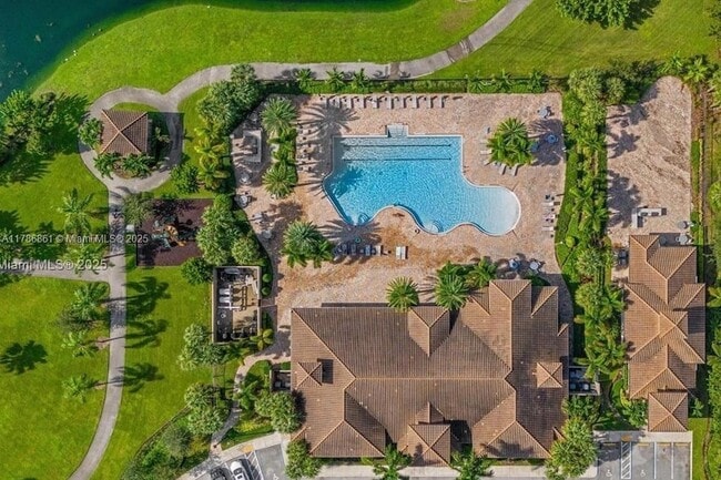 Foto del edificio - 3813 Greenway Dr