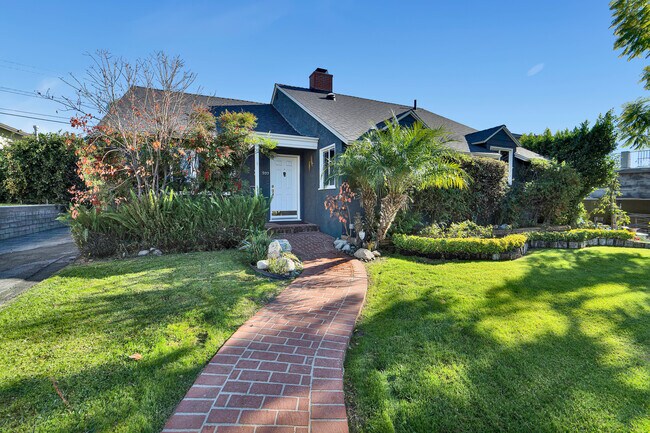 Storybook like brick way pathway leading to the front door - 900 Bethany Rd