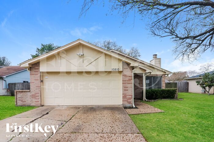 Foto principal - 10810 Lakewood Oaks Dr