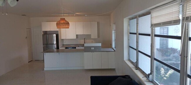 Foto del edificio - 3 bedroom in Hallandale FL 33009