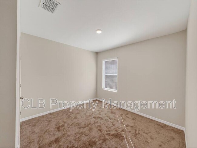 Foto del edificio - 118 Birch Tree Pl