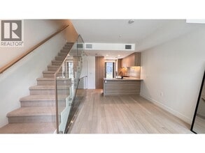 Building Photo - 6258 Oak St