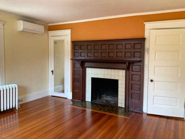 living room (fireplace is decorative, not for use) - 515 Crafts St