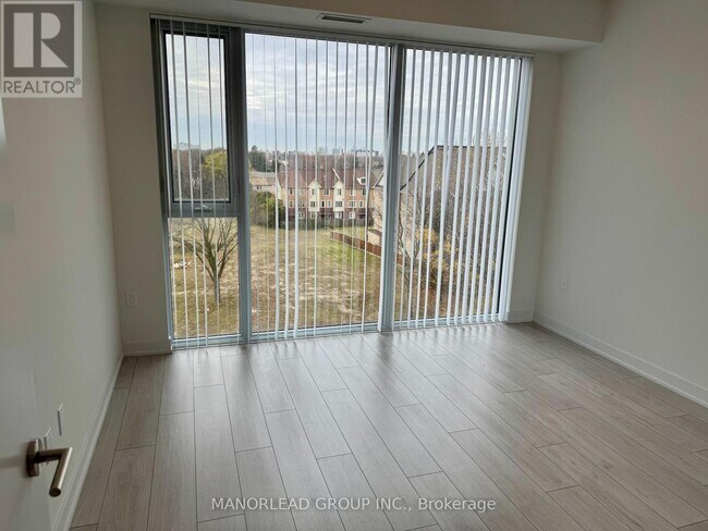 Photo du bâtiment - 5858 Yonge St