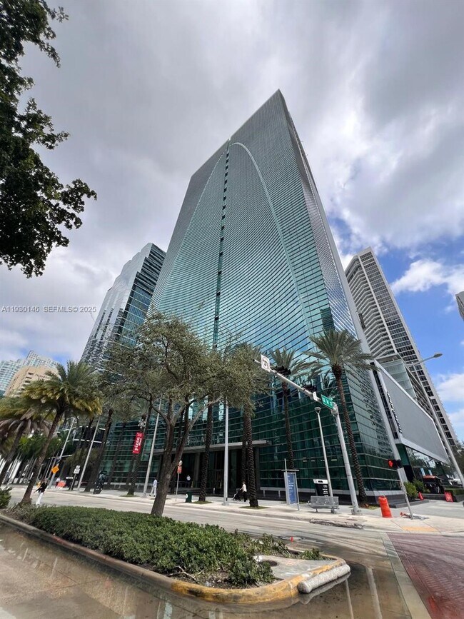 Building Photo - 1395 Brickell Ave