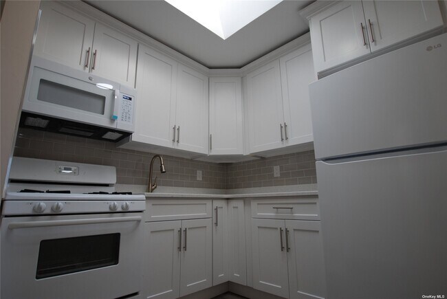 Building Photo - 72-23-72-51 51st Dr