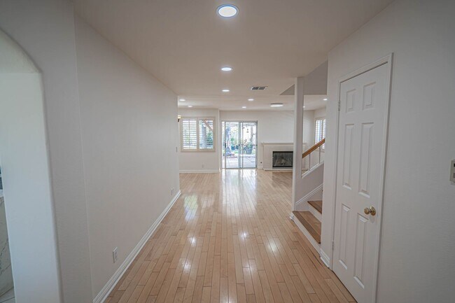 Building Photo - 3 Bedroom Home for Rent in Stevenson Ranch.