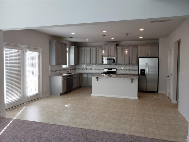 Building Photo - 5655 Mirror Lake Dr